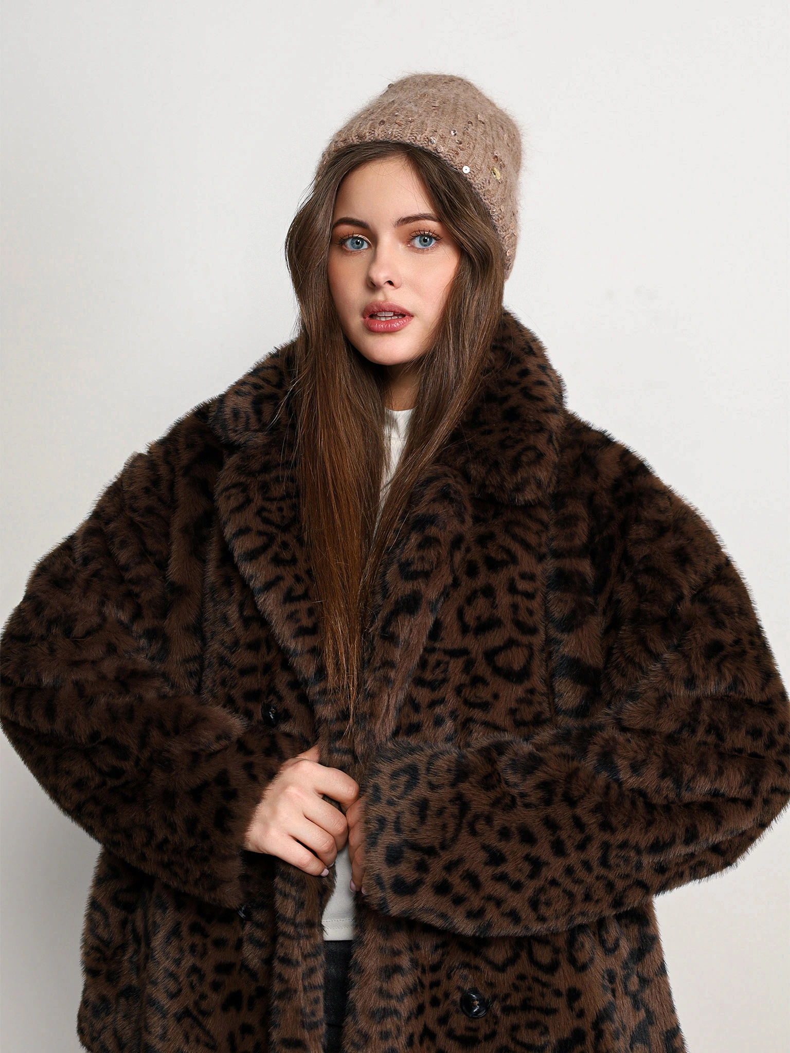 Шапка-бини двойная коричневого цвета из ангоры и акрила